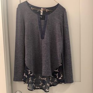 3 Stones Gray Floral Shirt Size Small EUC